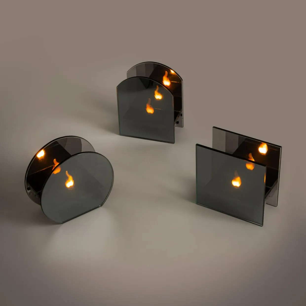 Dekoracja LED przydymione szkło KOMINEK 11x5x10 cm