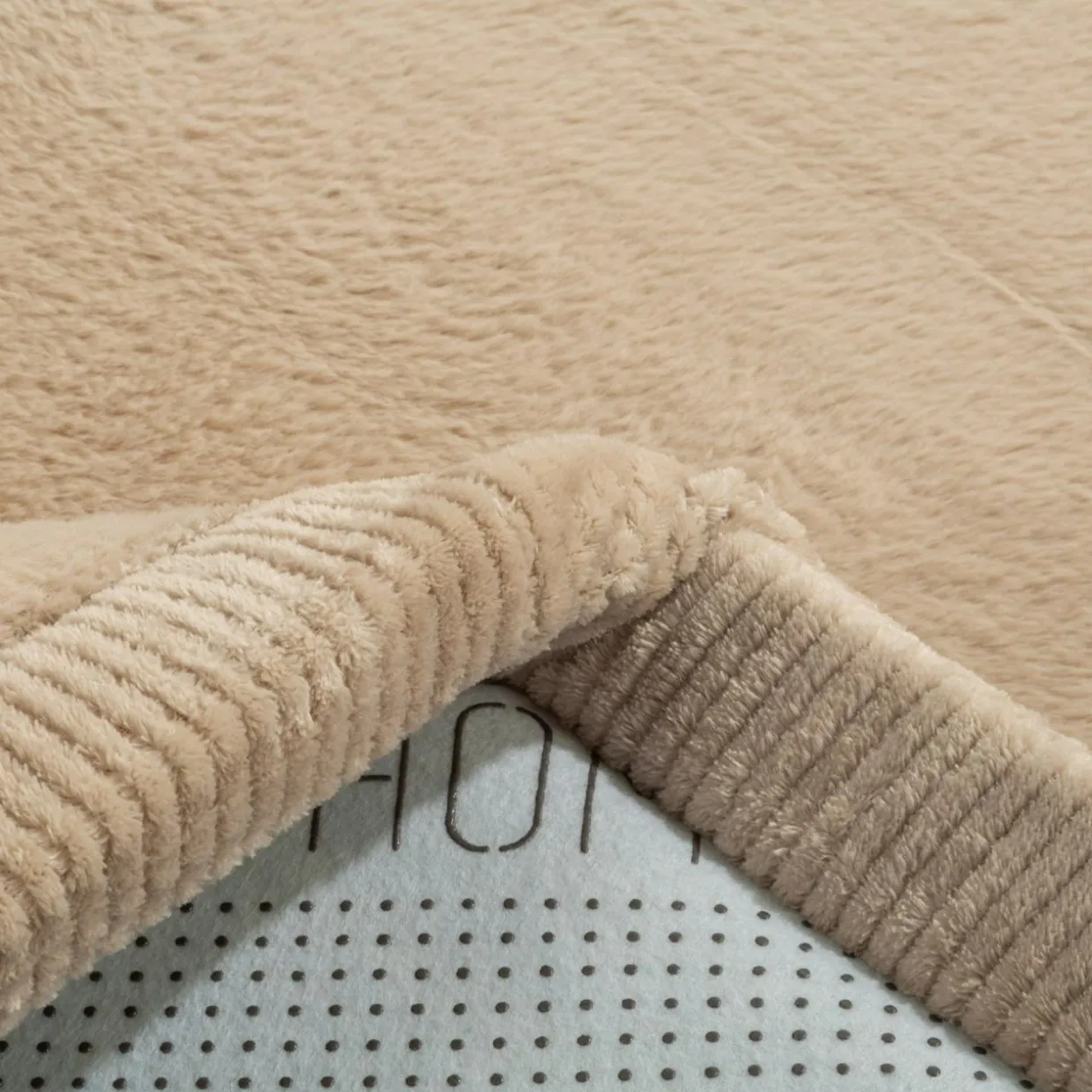 Dywan do przedpokoju beżowy PUFFY SOFT 80x150 cm