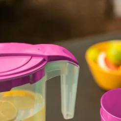 Dzbanek plastikowy z 4 kubkami różowy