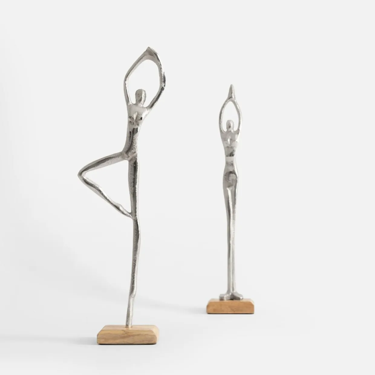 Figurka dekoracyjna srebrna JOGA MIX 35 cm