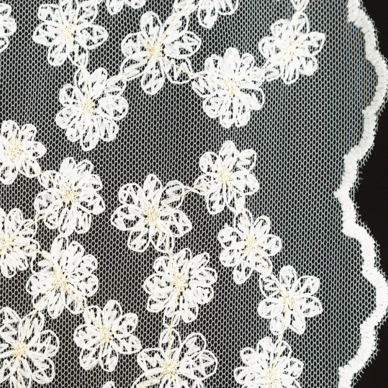 Firana na taśmie biała DAISY 130x270 cm