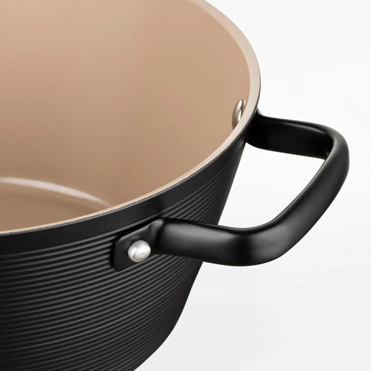 Garnek aluminiowy z pokrywką CARINA BLACK 3,3 l