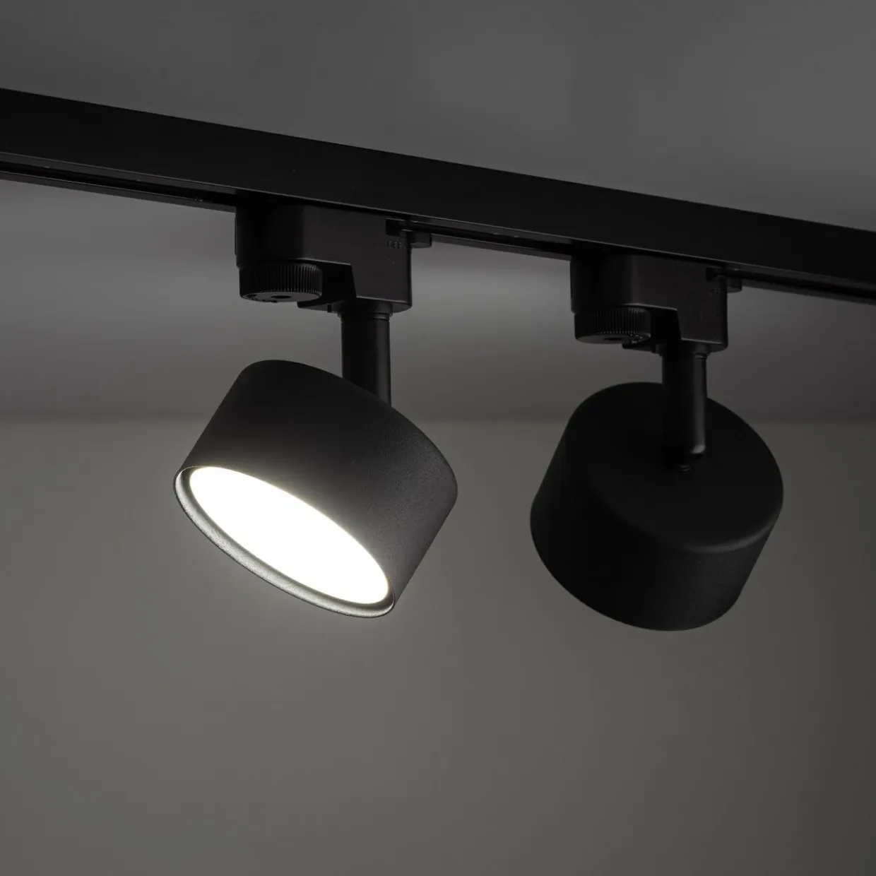Głowica na szynoprzewód czarna TRACER AVIA z żarówką GX53 LED