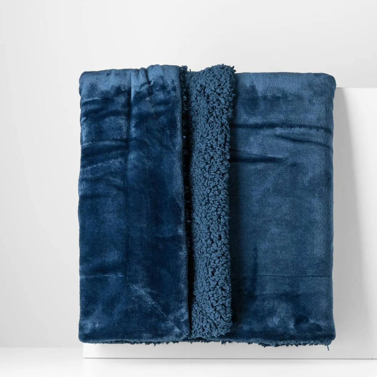 Koc sherpa ciemnoniebieski CASMIR 130x160 cm