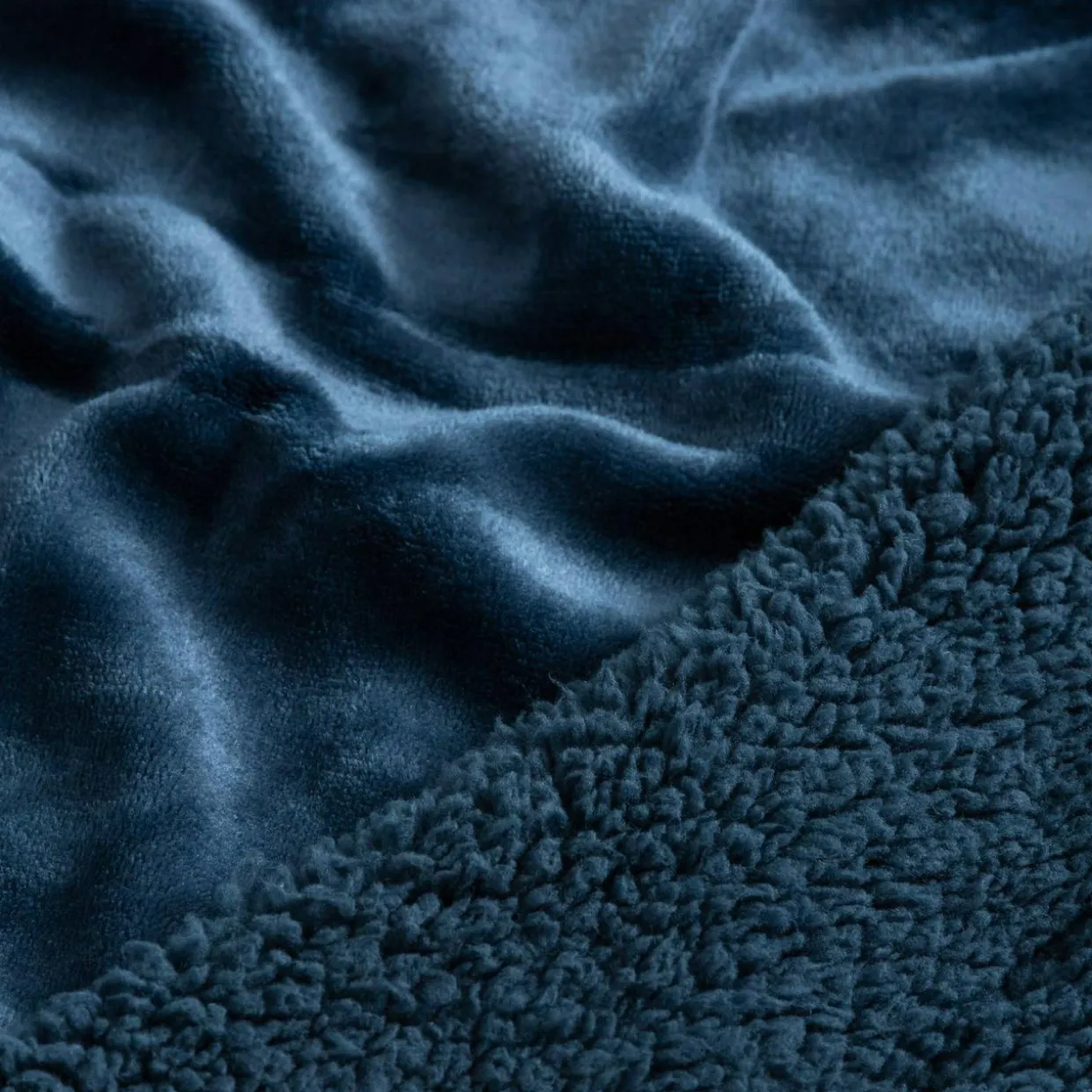 Koc sherpa ciemnoniebieski CASMIR 130x160 cm
