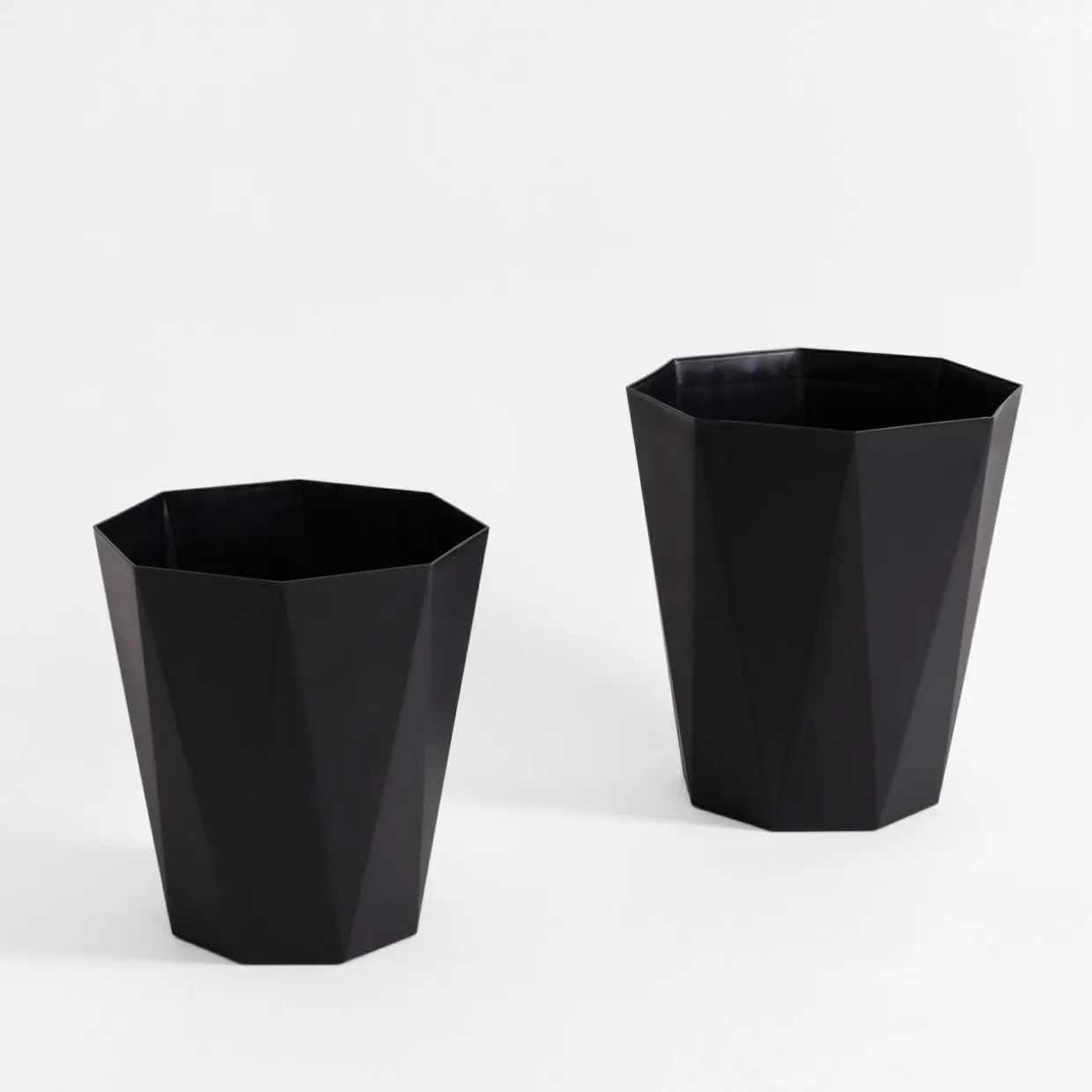 Kosz na śmieci czarny 24 cm