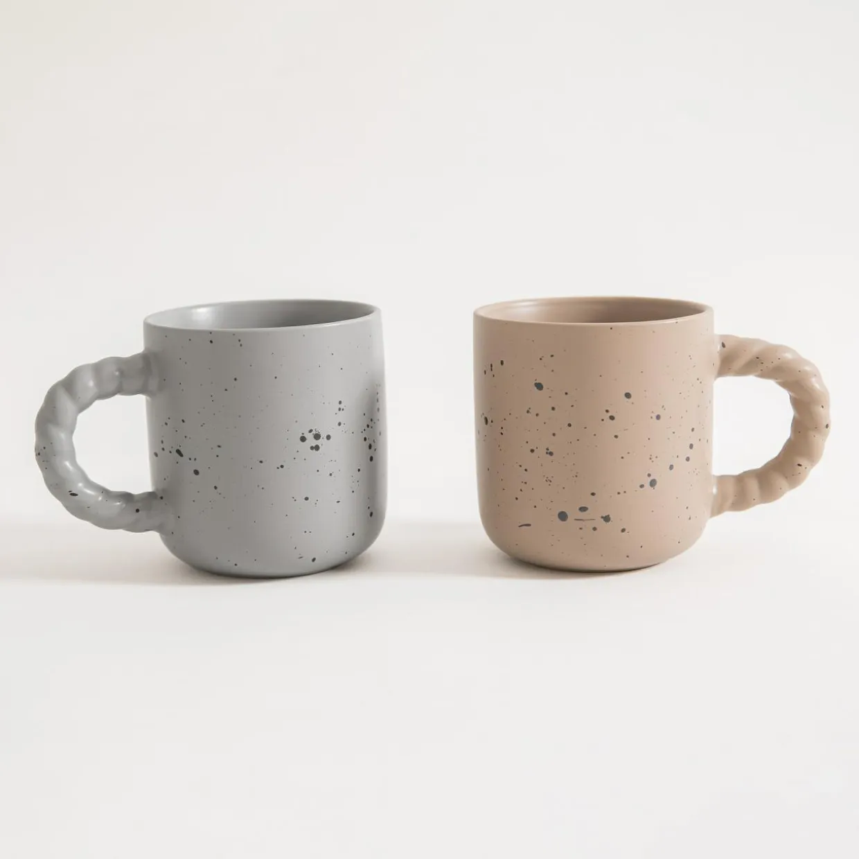 Kubek ceramiczny beżowy 520 ml