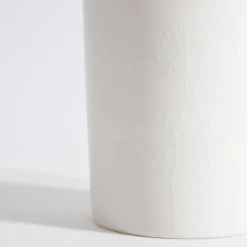 Kubek z roślinnym tłoczeniem biały 380 ml