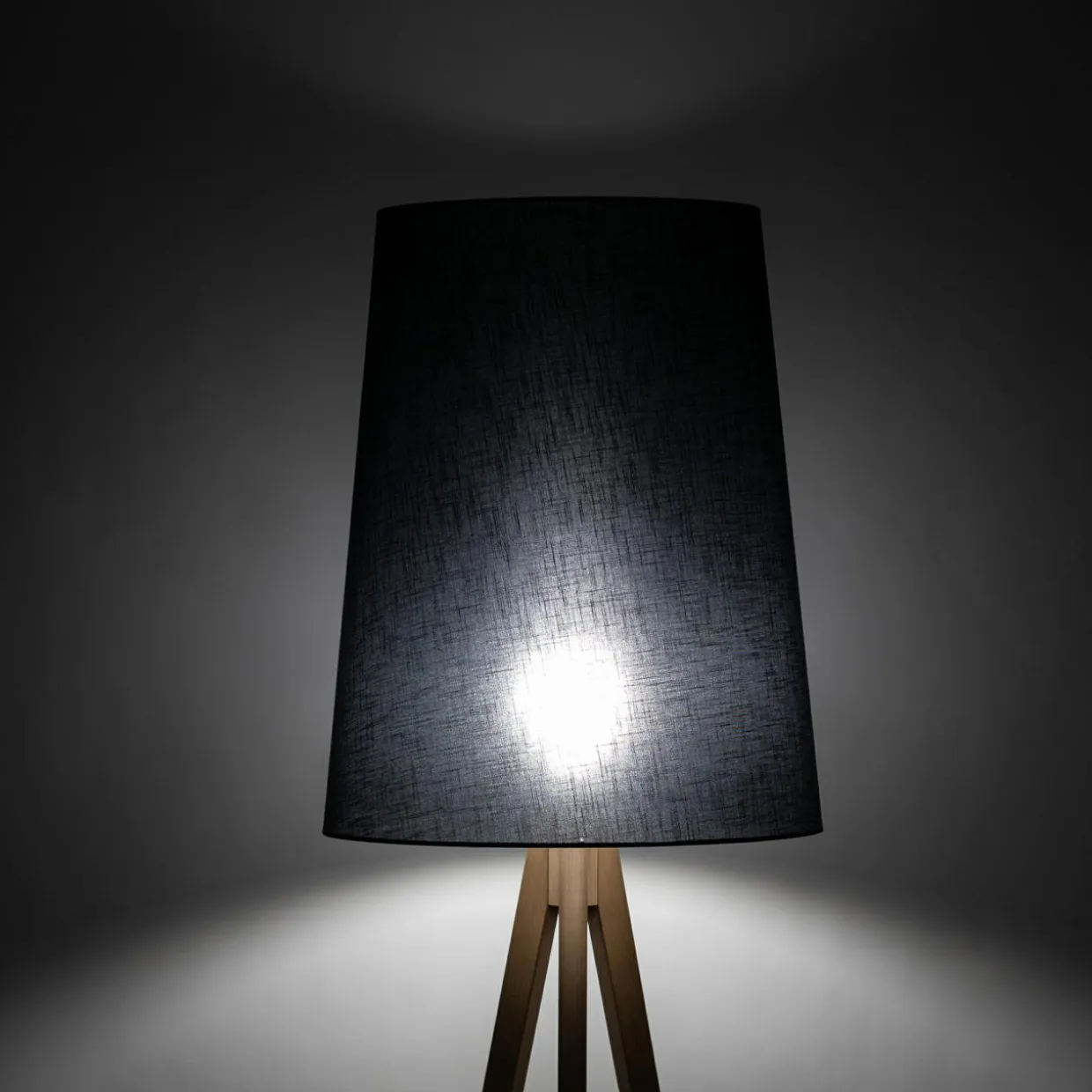 Lampa podłogowa czarny abażur WALZ