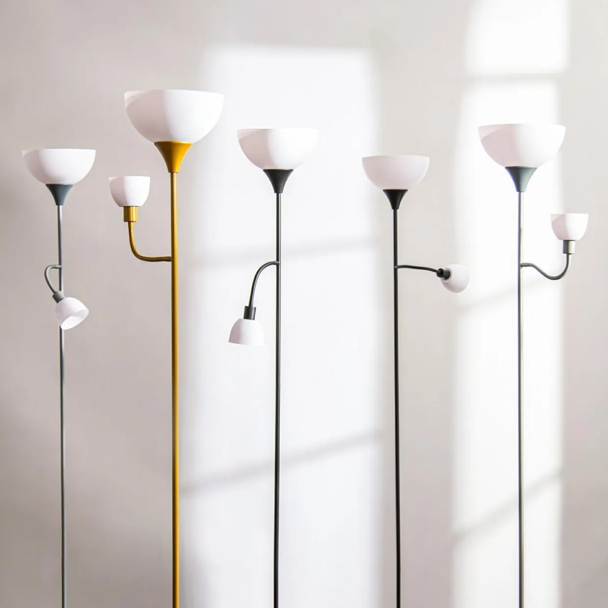 Lampa podłogowa srebrna PESO