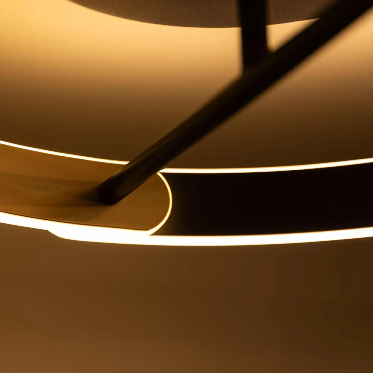 Lampa sufitowa LED pierścieniowa czarno-złota LINOS