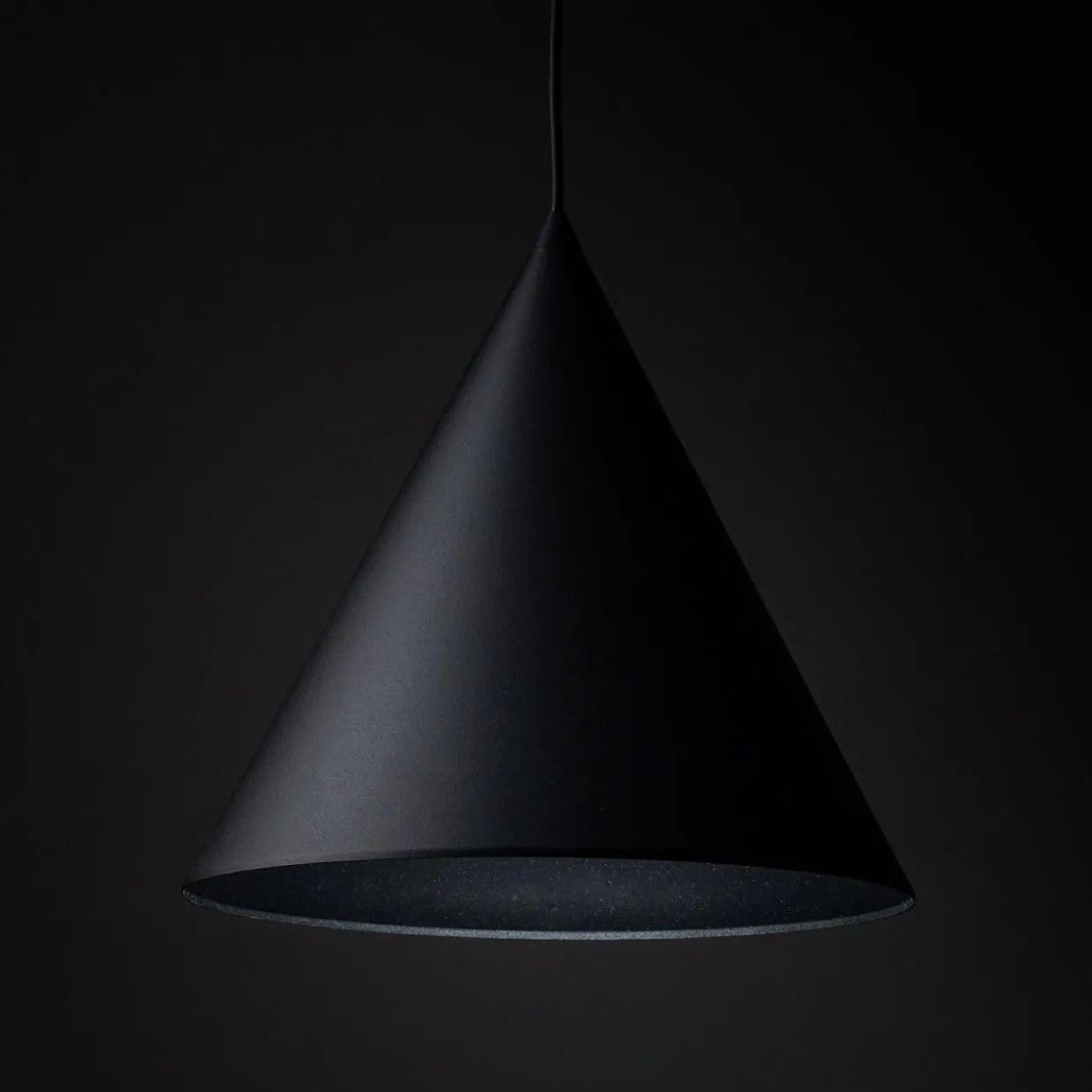 Lampa wisząca czarna CONO 1