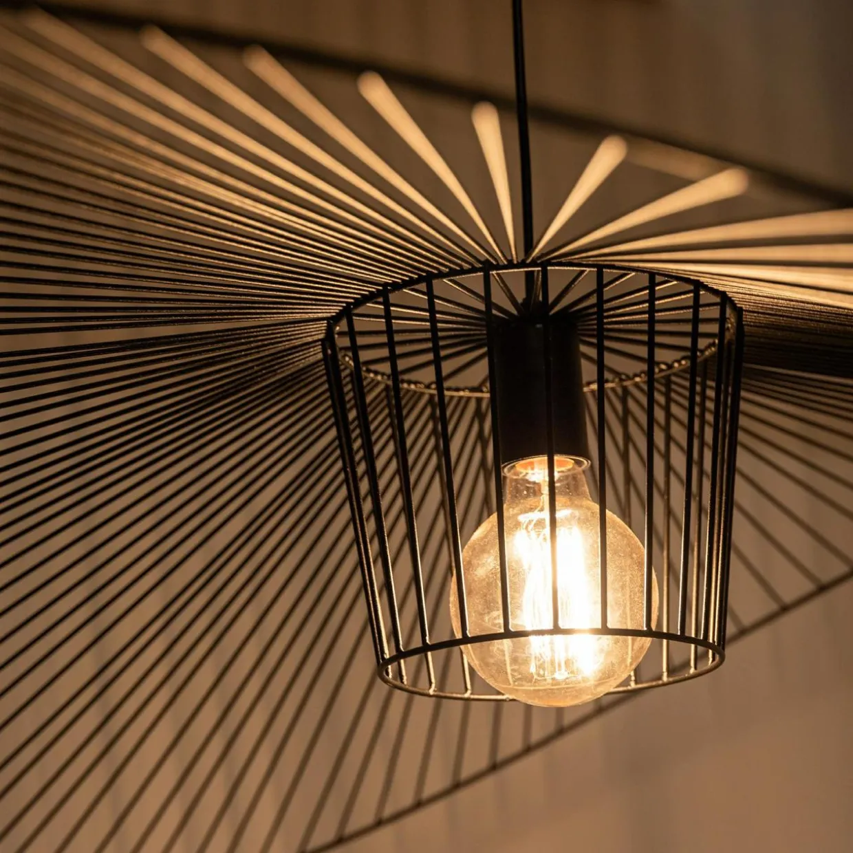 Lampa wisząca czarna KAPELUSZ