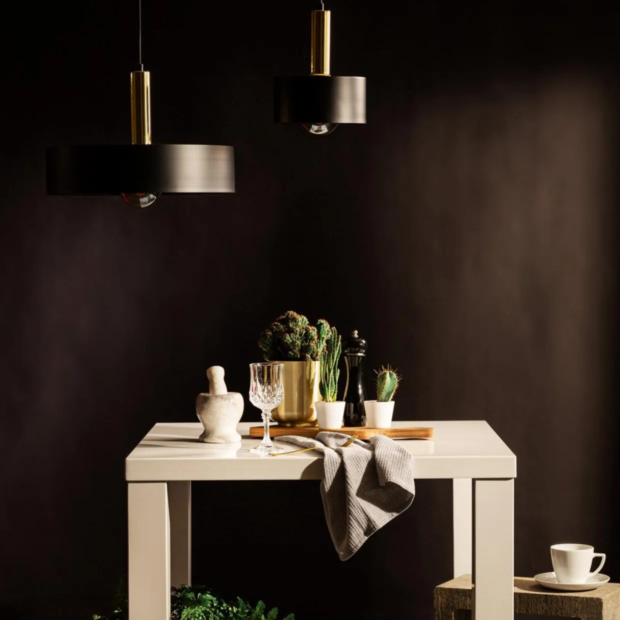 Lampa wisząca czarno-złota LEO 20 cm