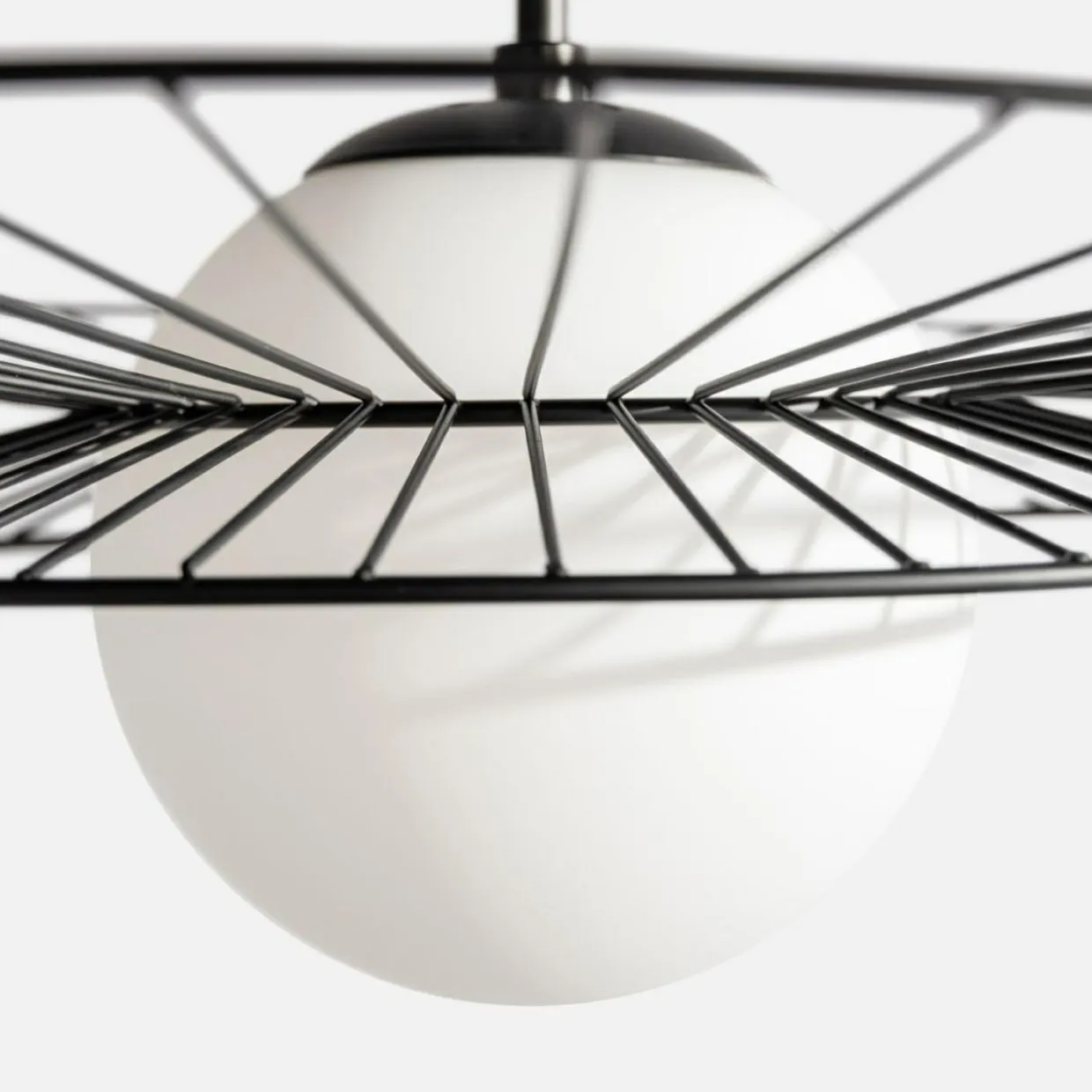 Lampa wisząca kula czarna ALISON