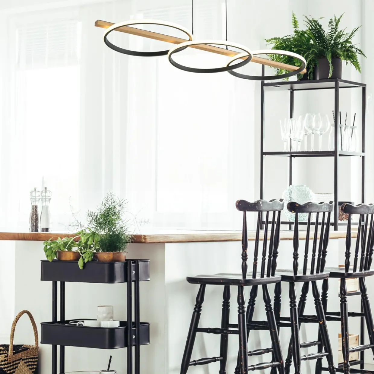 Lampa wisząca LED 3 pierścienie jasne drewno czarna ALMERIA