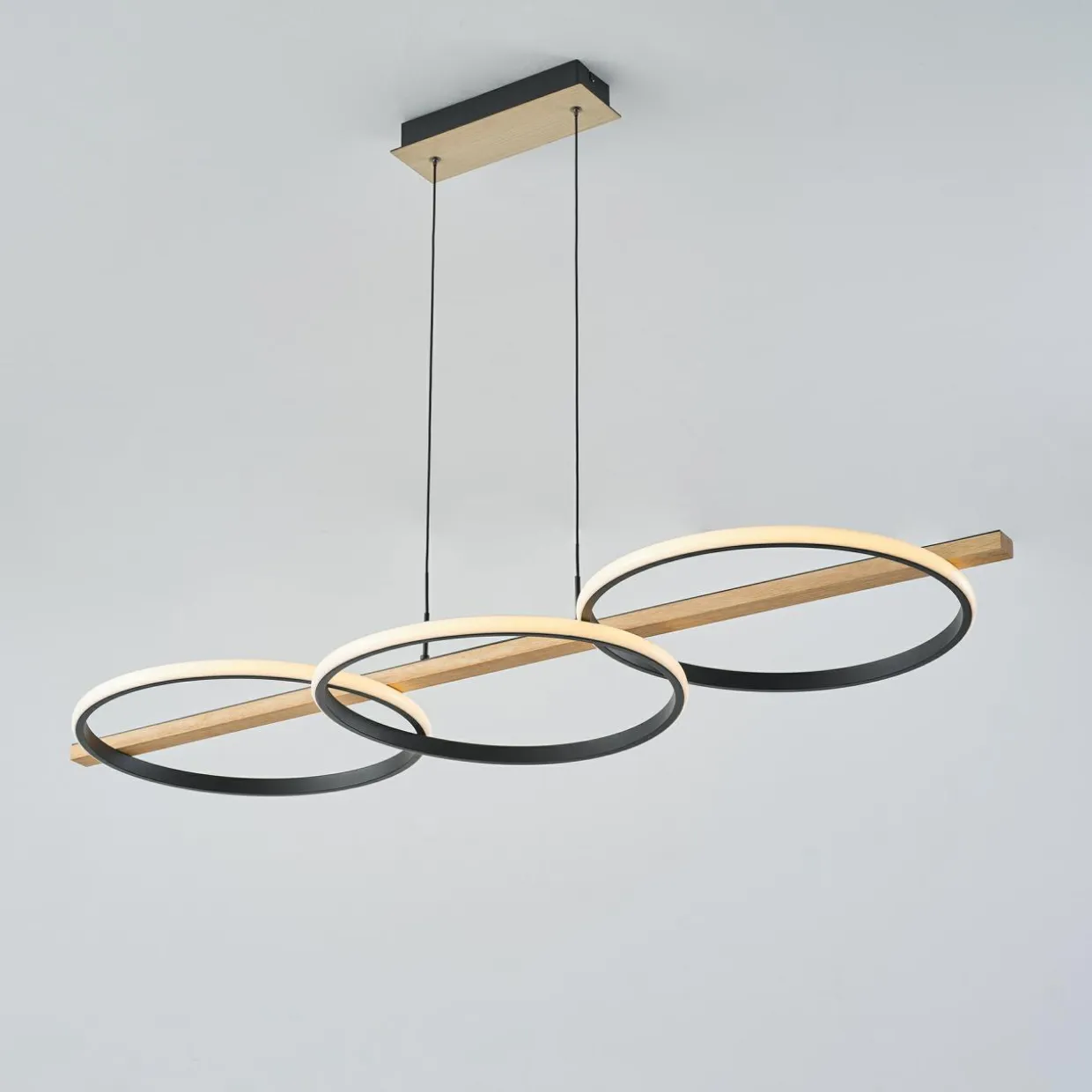 Lampa wisząca LED 3 pierścienie jasne drewno czarna ALMERIA