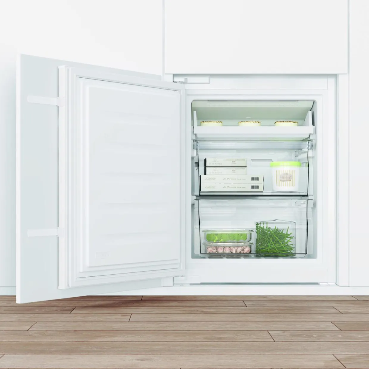 Lodówka do zabudowy 6 zmysł WHIRLPOOL WHC18T322