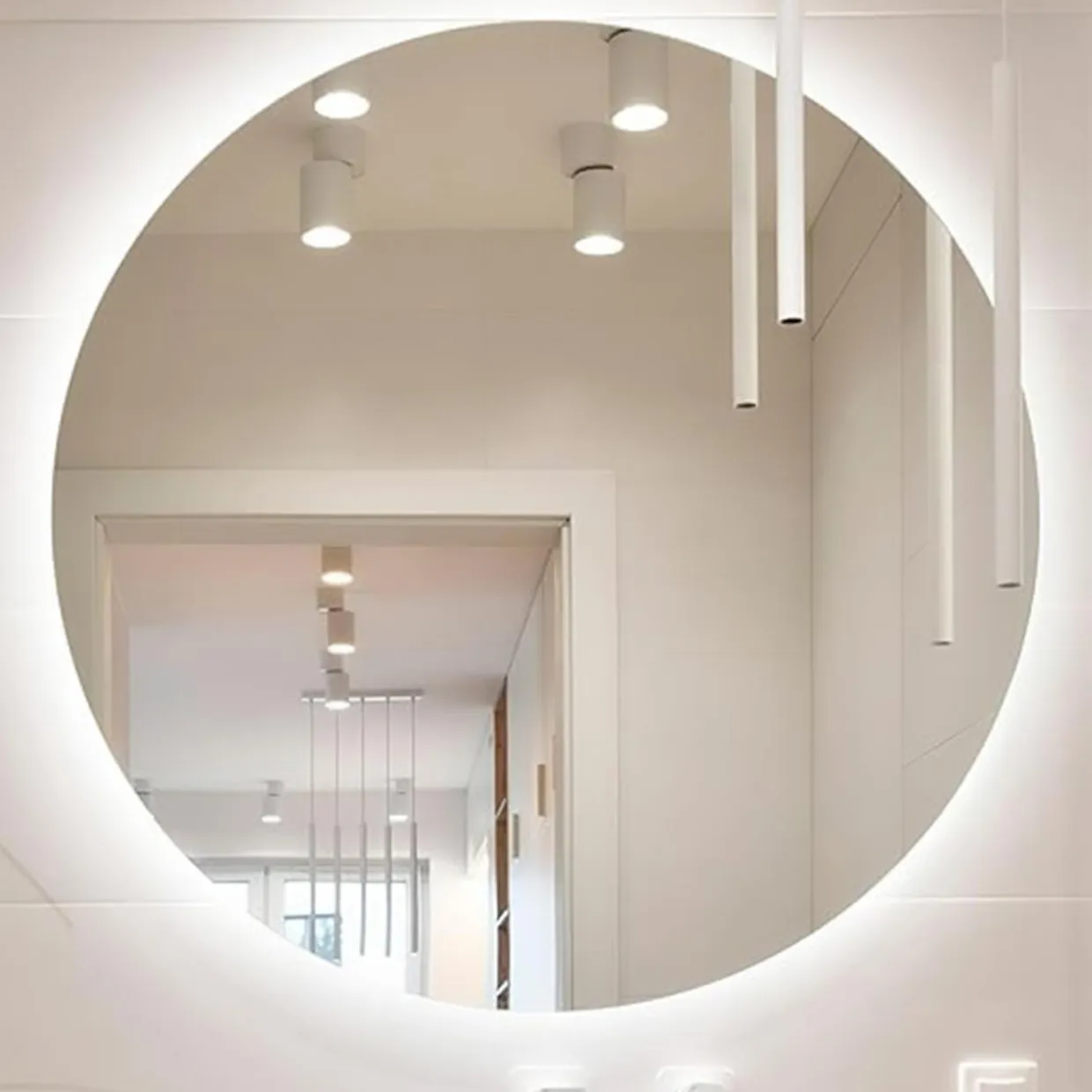 Lustro z oświetleniem LED okrągłe MILA 60 cm