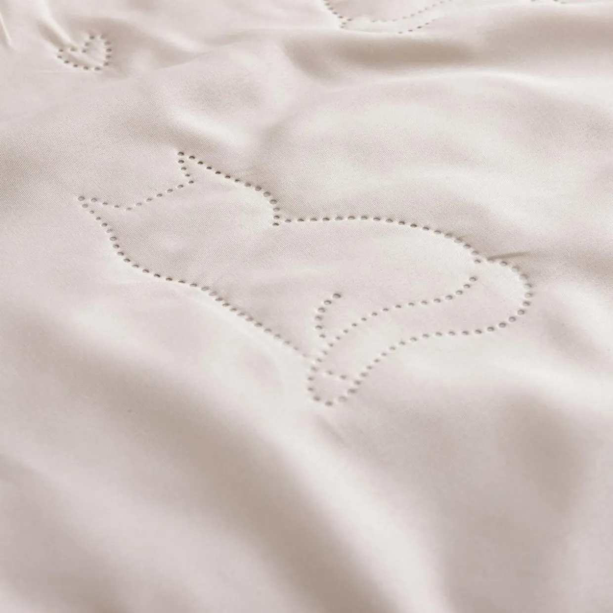 Narzuta beżowa DABU CAT 140x200 cm