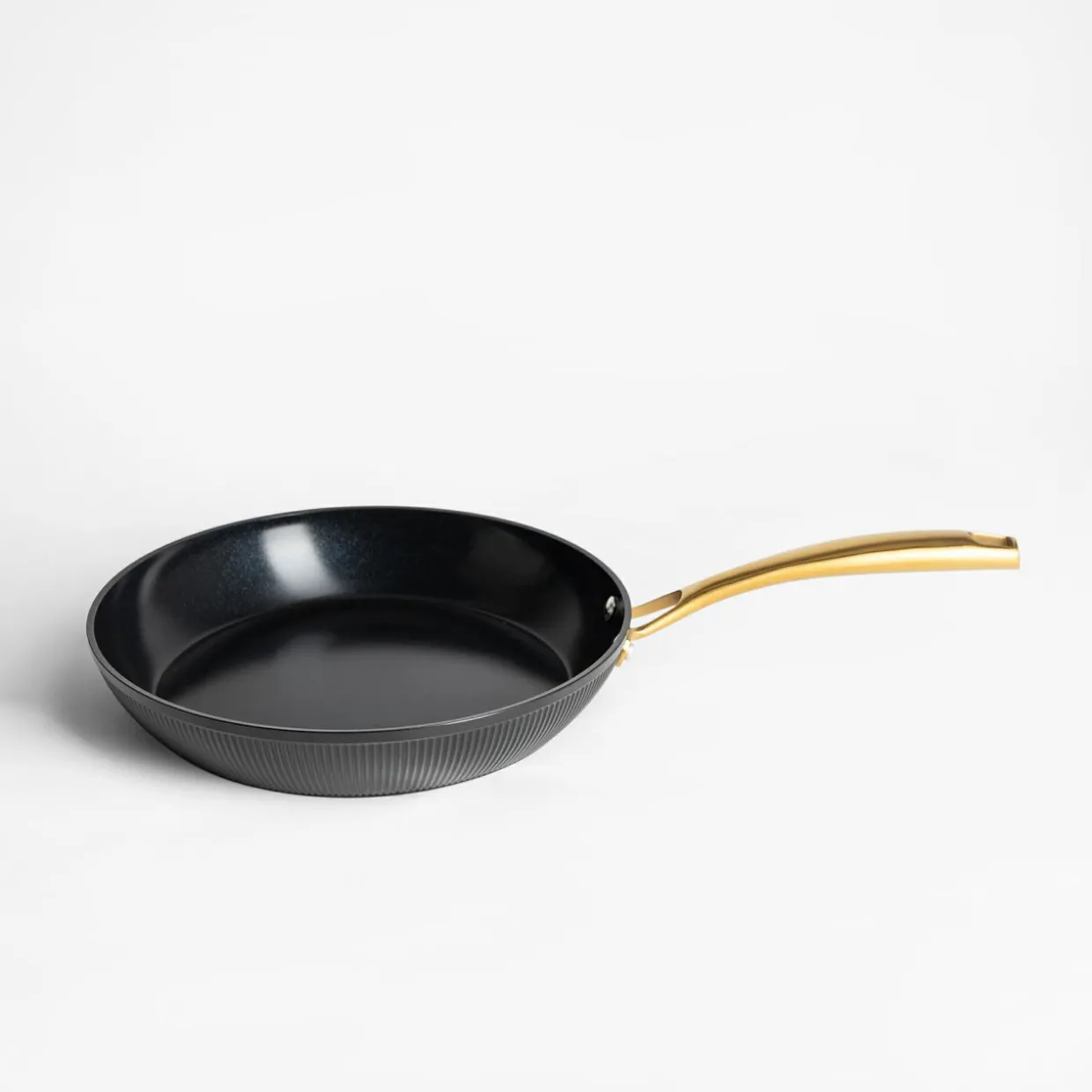Patelnia na gaz i indukcję czarna ROYAL 24 cm