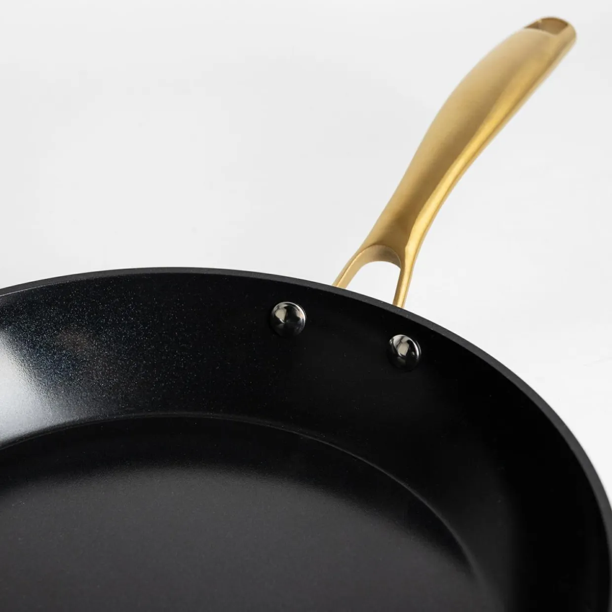 Patelnia na gaz i indukcję czarna ROYAL 24 cm