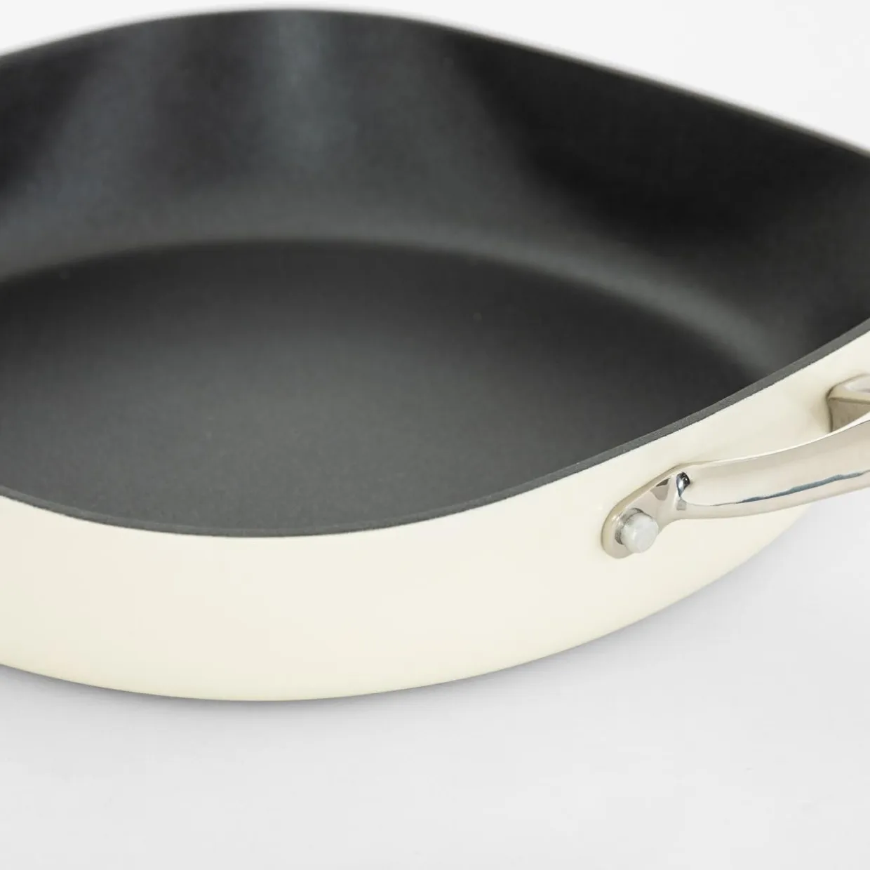 Patelnia na indukcję biała QUADRATO 26 cm