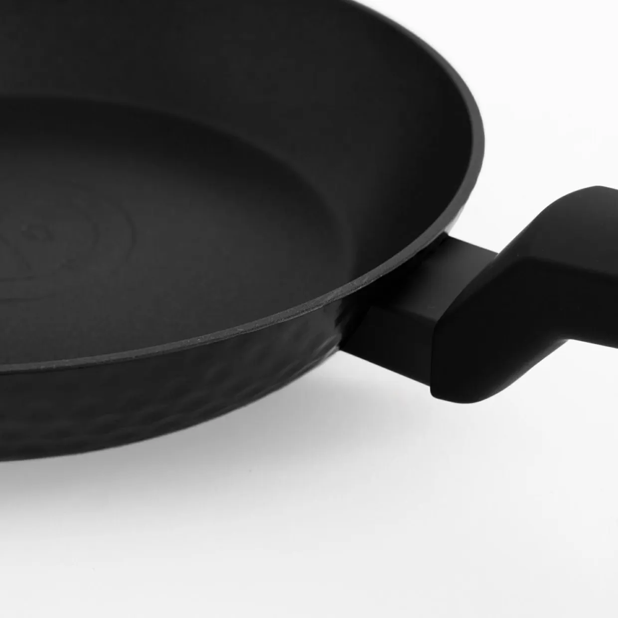 Patelnia na indukcję czarna OLIO 24 cm