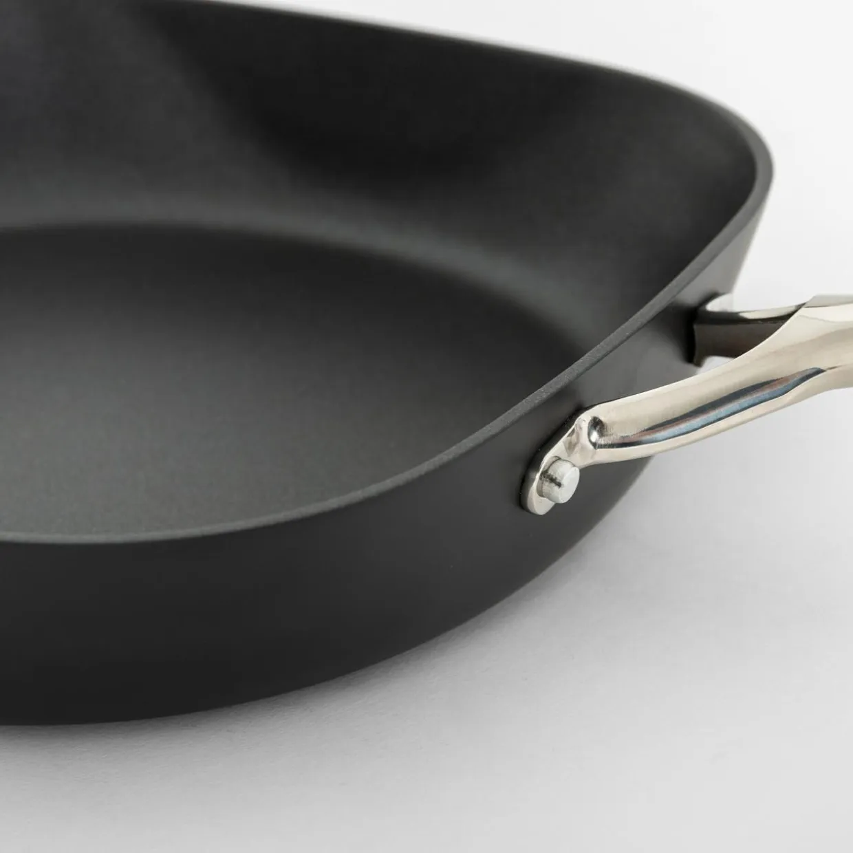 Patelnia na indukcję czarna QUADRATO 26 cm