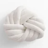 Poduszka ozdobna węzeł kremowa TWISTY 30 cm