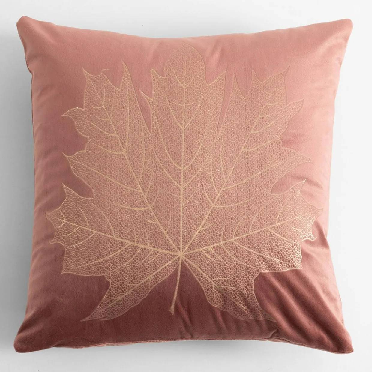Poszewka dekoracyjna w złoty liść różowa MAPLE 45x45 cm