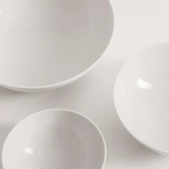 Salaterka porcelanowa biała 26 cm