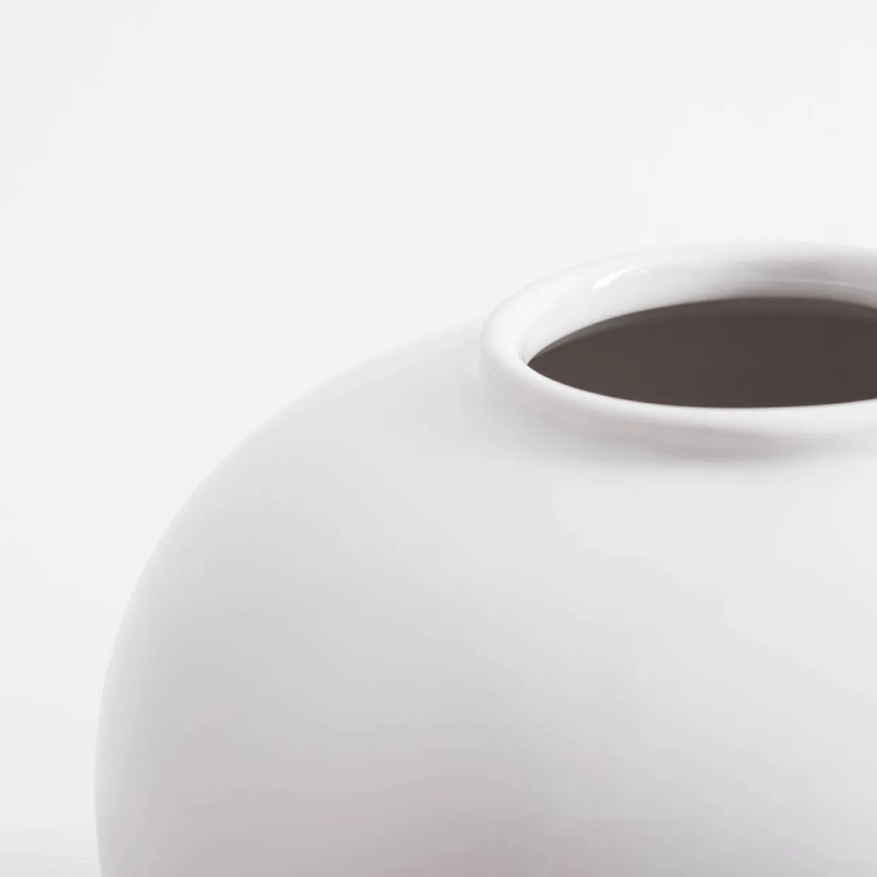 Wazon biały okrągły 14 cm