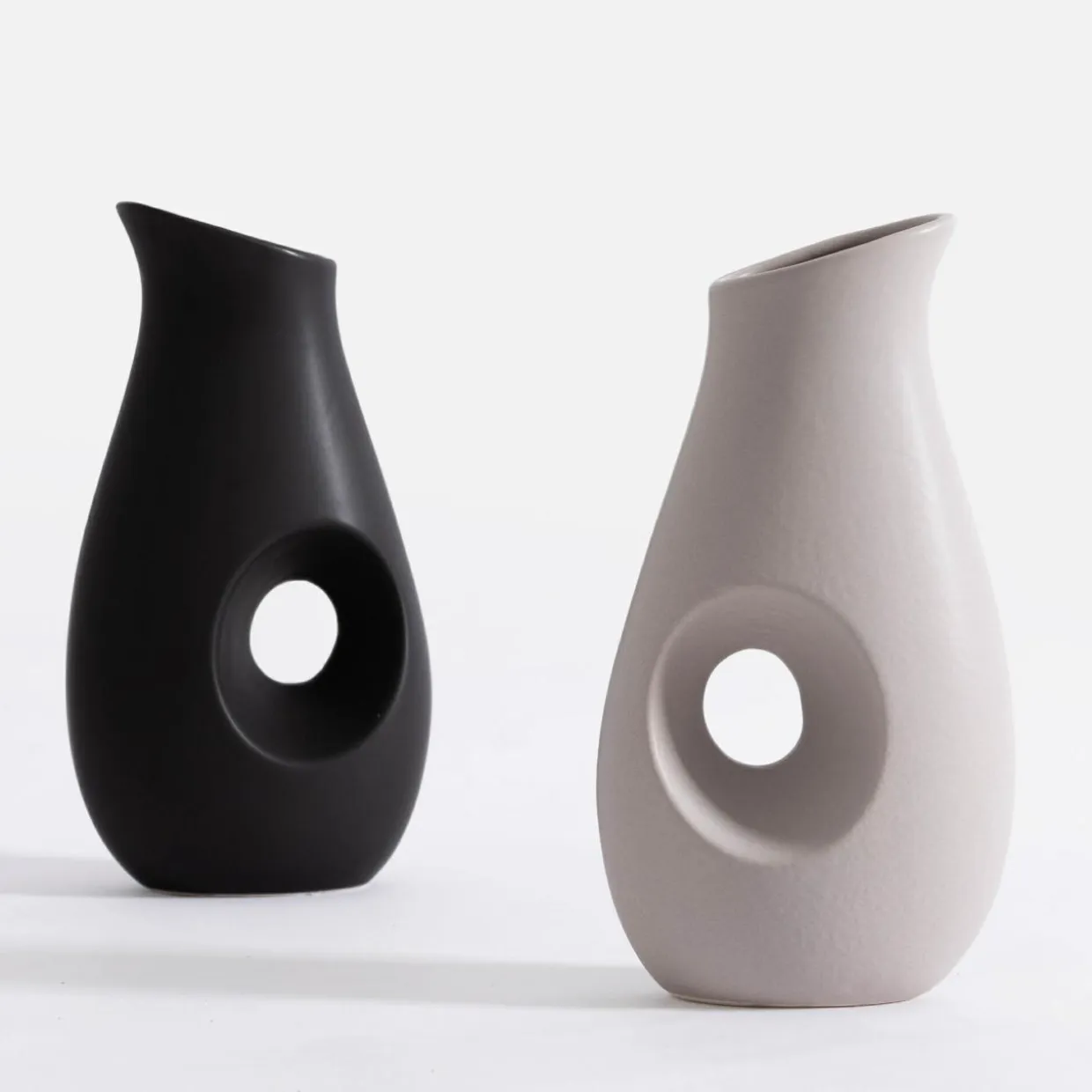 Wazon nowoczesny czarny 24,5 cm
