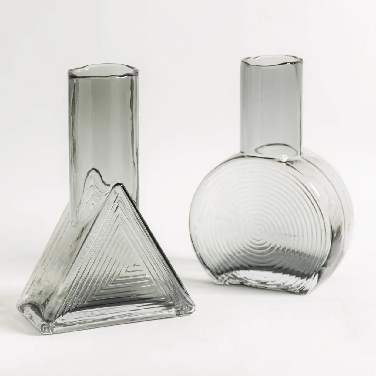 Wazon szklany geometryczny szary 23 cm